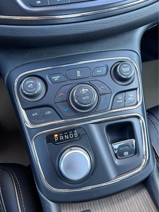 2016 Chrysler 200 - Image 12 of 16