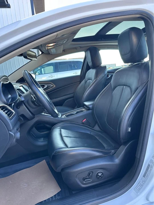 2016 Chrysler 200 - Image 4 of 16
