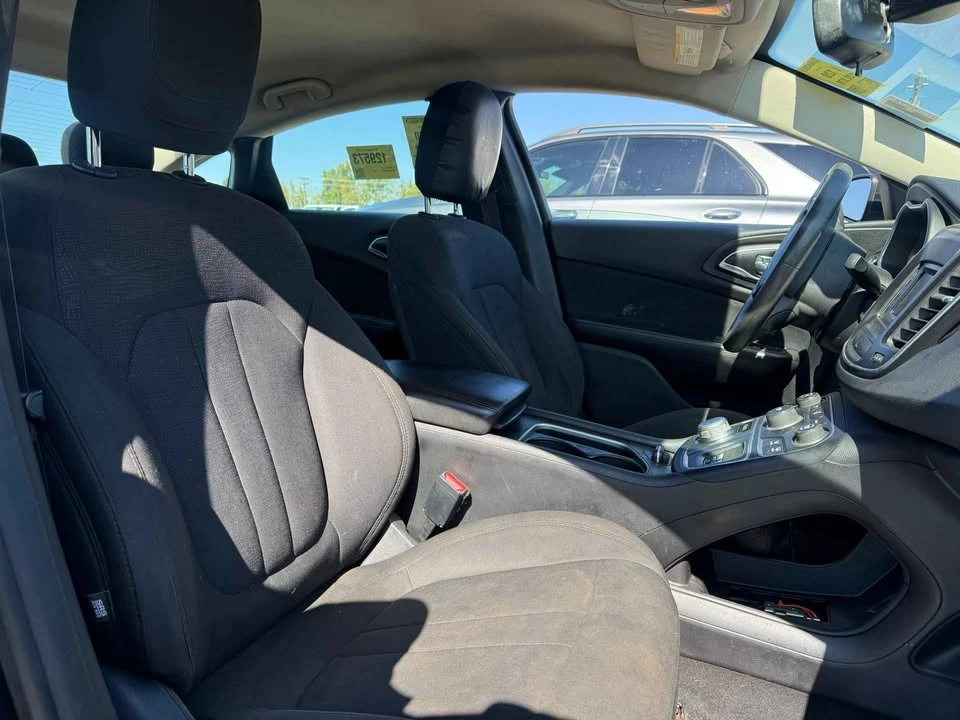 2016 Chrysler 200 - Image 4 of 6