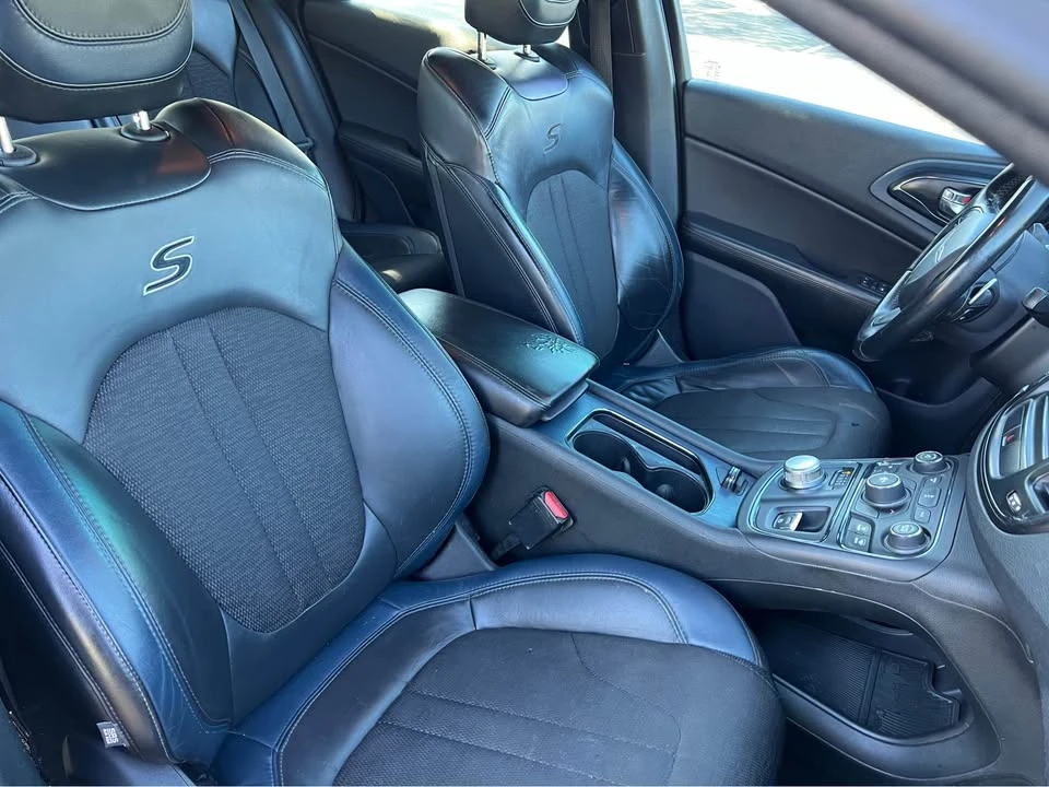 2016 Chrysler 200 - Image 12 of 15
