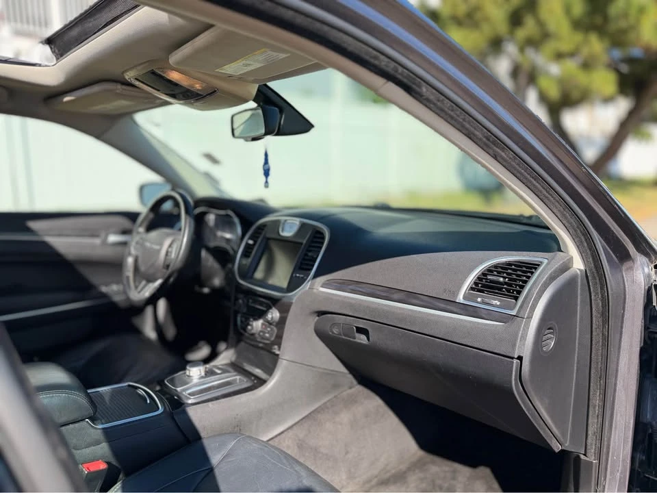 2016 Chrysler 300 (2005-2023) - Image 13 of 18