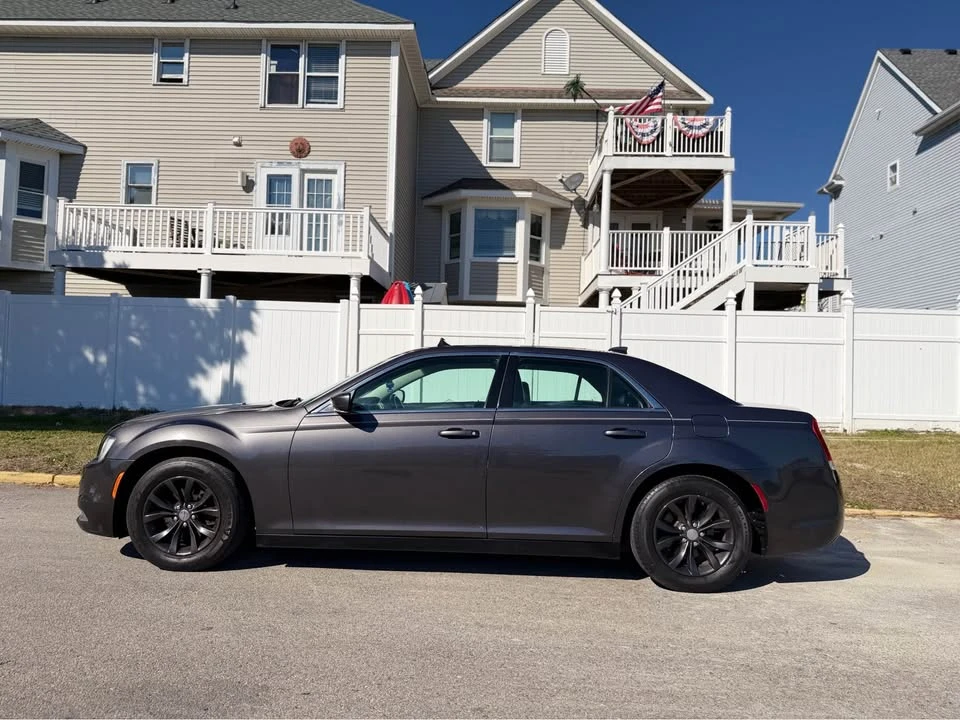 2016 Chrysler 300 (2005-2023) - Image 10 of 18