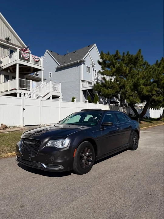 2016 Chrysler 300 (2005-2023) - Image 6 of 18