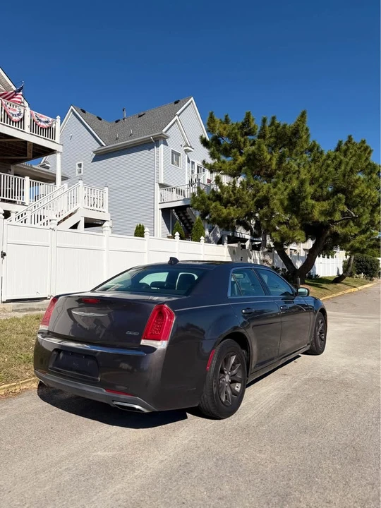 2016 Chrysler 300 (2005-2023) - Image 14 of 18