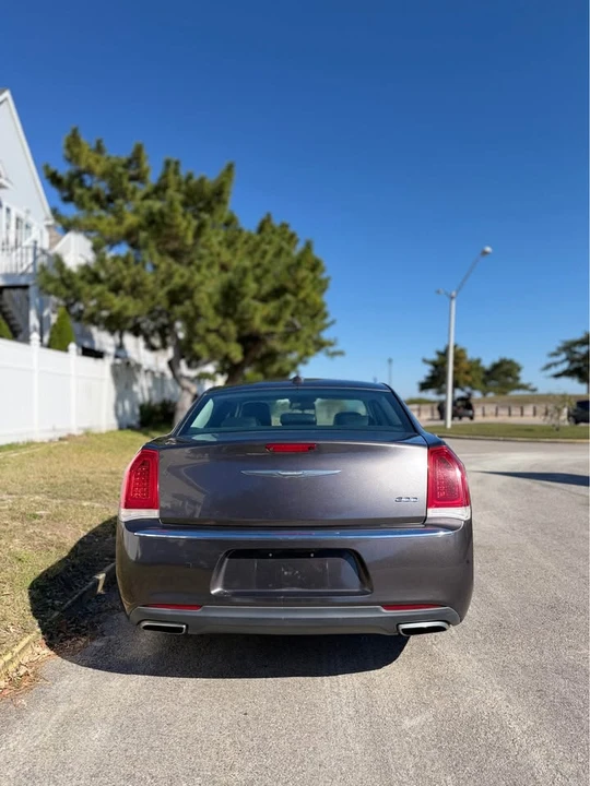 2016 Chrysler 300 (2005-2023) - Image 15 of 18