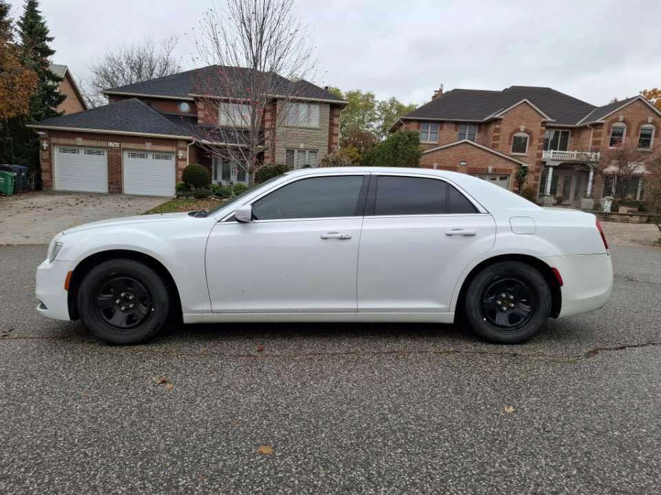 2016 Chrysler 300 (2005-2023) - Image 6 of 9