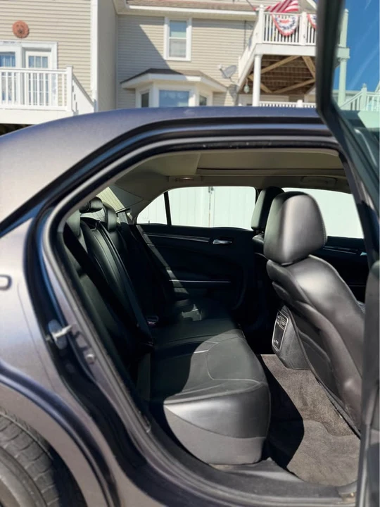 2016 Chrysler 300 (2005-2023) - Image 16 of 18