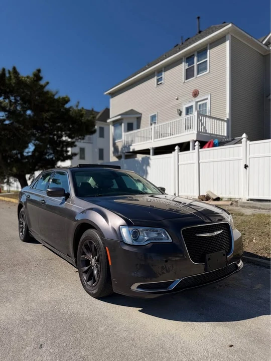 2016 Chrysler 300 (2005-2023) - Image 11 of 18