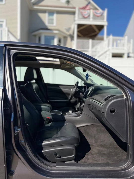 2016 Chrysler 300 (2005-2023) - Image 12 of 18