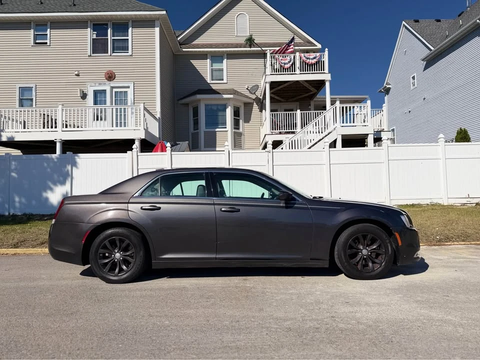 2016 Chrysler 300 (2005-2023) - Image 17 of 18