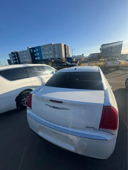 2016 Chrysler 300 (2005-2023) - Image 5 of 6