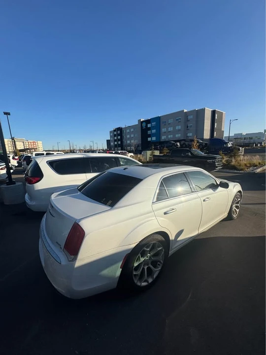 2016 Chrysler 300 (2005-2023) - Image 4 of 6