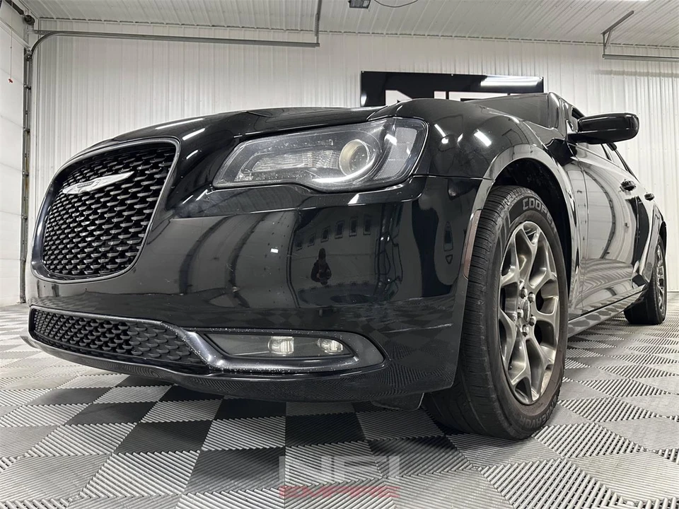 2016 Chrysler 300 (2005-2023) - Image 13 of 31