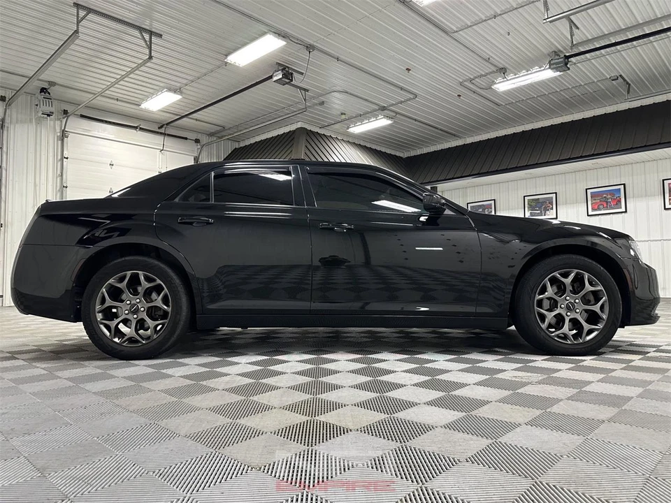 2016 Chrysler 300 (2005-2023) - Image 17 of 31