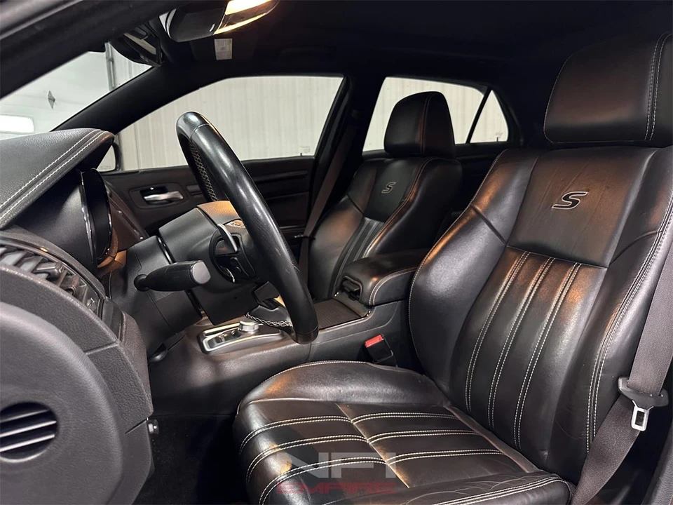 2016 Chrysler 300 (2005-2023) - Image 24 of 31
