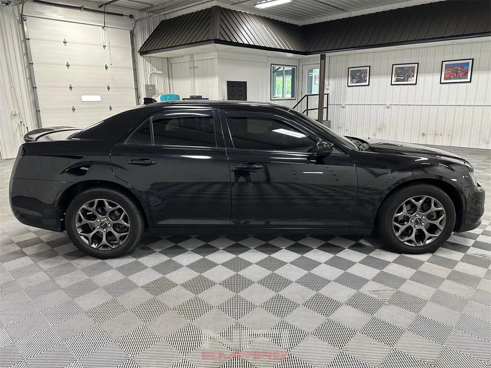2016 Chrysler 300 (2005-2023) - Image 6 of 31