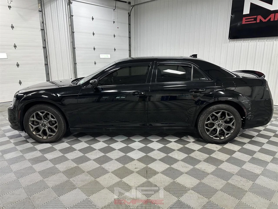 2016 Chrysler 300 (2005-2023) - Image 2 of 31