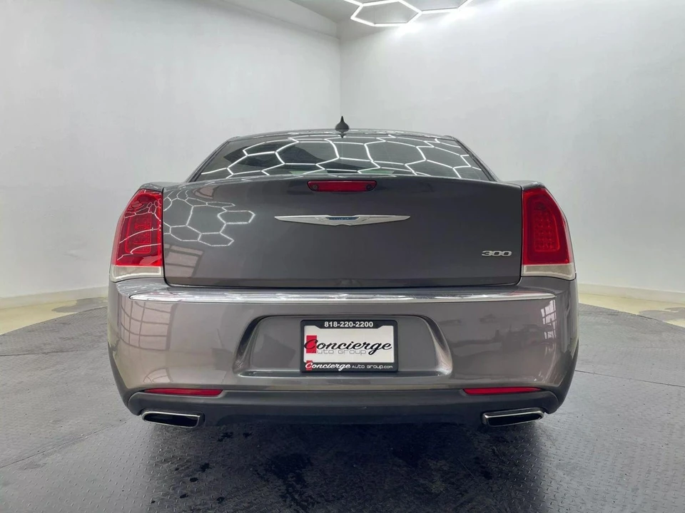 2016 Chrysler 300 (2005-2023) - Image 5 of 21