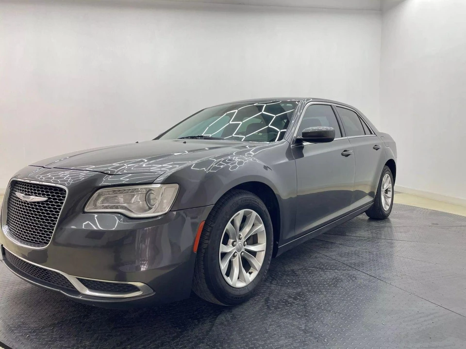 2016 Chrysler 300 (2005-2023) - Image 8 of 21
