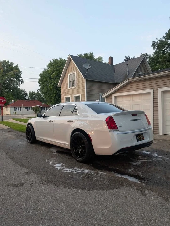 2016 Chrysler 300 (2005-2023) - Image 4 of 7