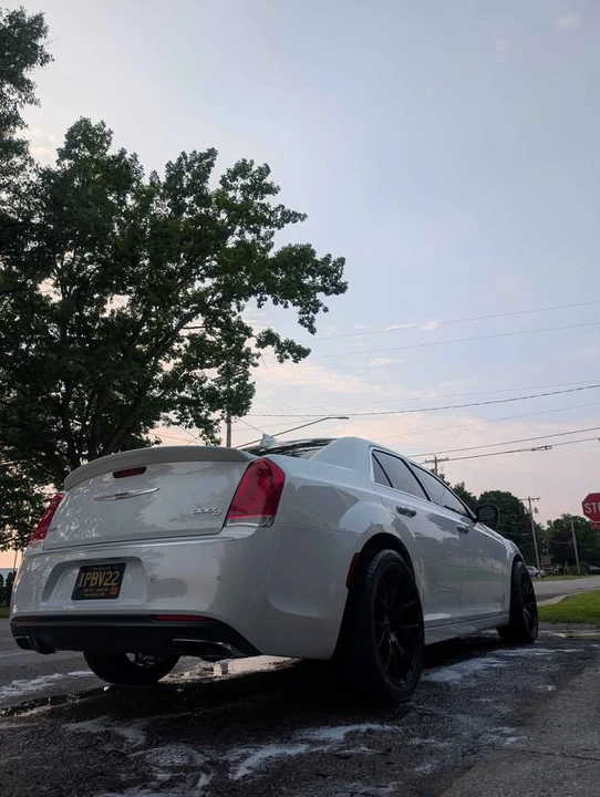 2016 Chrysler 300 (2005-2023) - Image 5 of 7