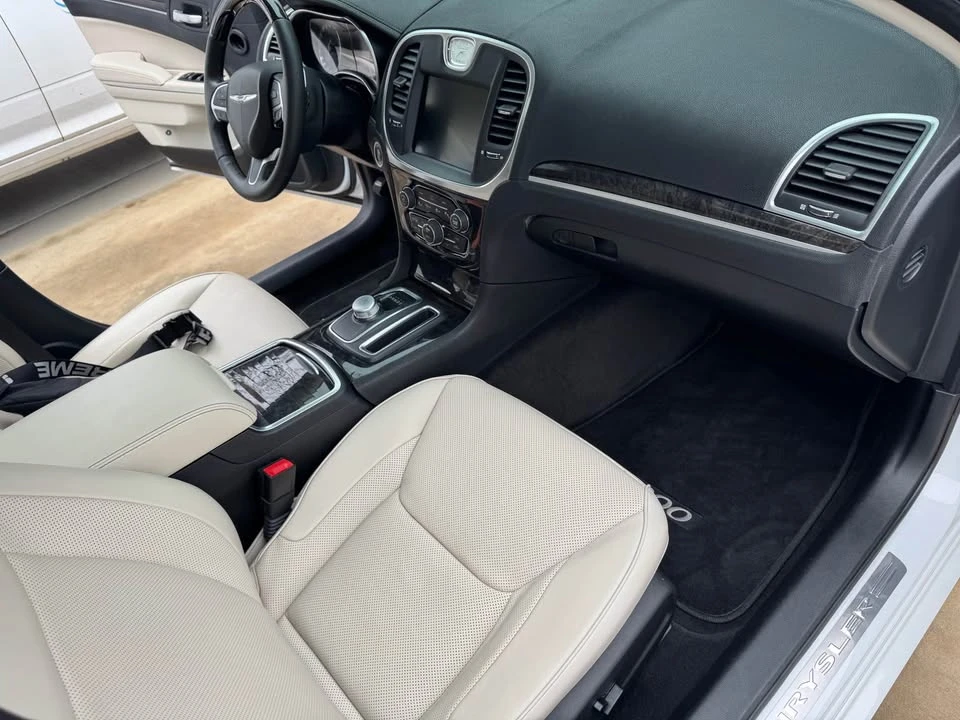 2016 Chrysler 300 (2005-2023) - Image 7 of 10