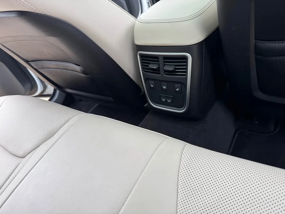 2016 Chrysler 300 (2005-2023) - Image 8 of 10