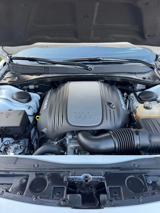 2016 Chrysler 300 (2005-2023) - Image 9 of 10