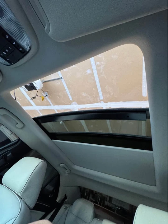 2016 Chrysler 300 (2005-2023) - Image 10 of 10