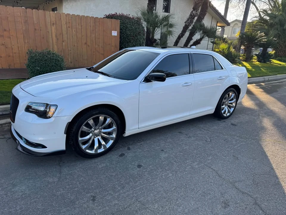 2016 Chrysler 300 (2005-2023) - Image 5 of 10