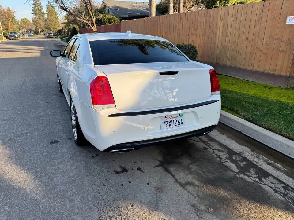 2016 Chrysler 300 (2005-2023) - Image 4 of 10
