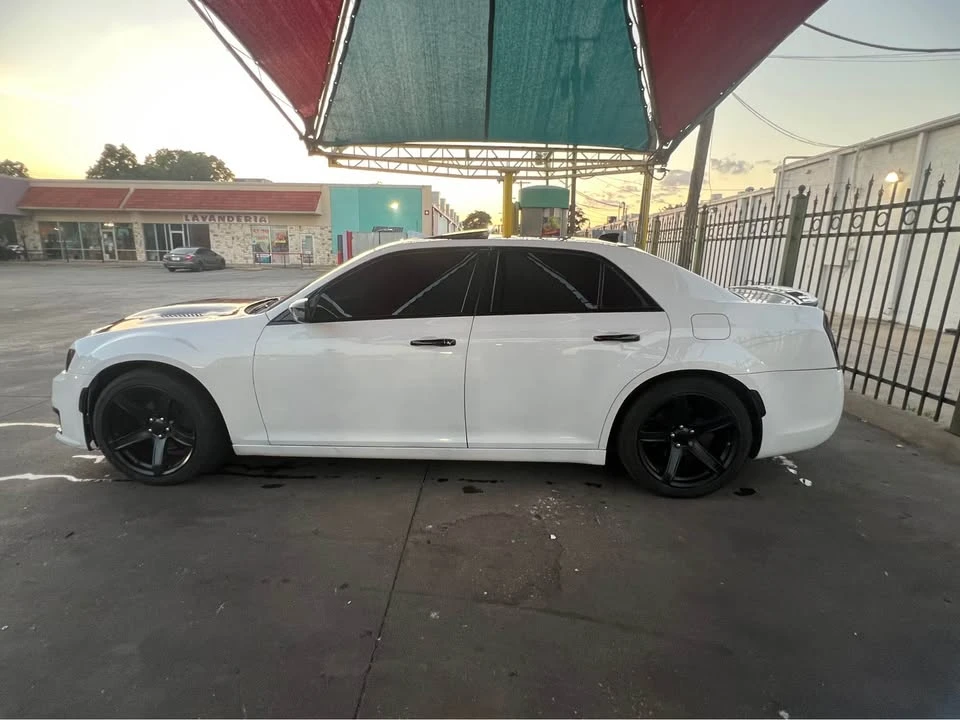 2016 Chrysler 300 (2005-2023) - Image 3 of 15