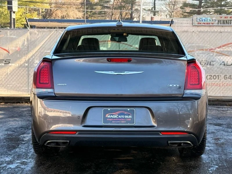 2016 Chrysler 300 (2005-2023) - Image 10 of 12