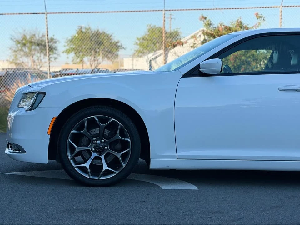 2016 Chrysler 300 (2005-2023) - Image 13 of 20