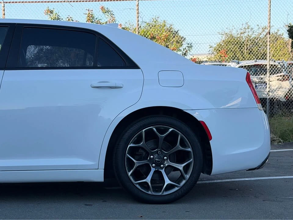 2016 Chrysler 300 (2005-2023) - Image 14 of 20