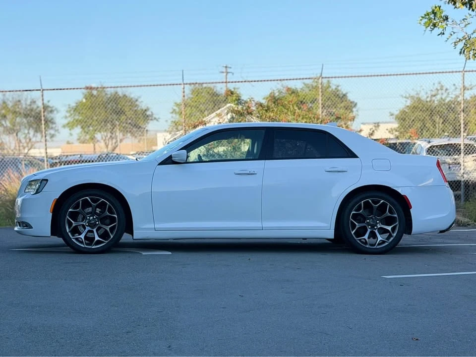 2016 Chrysler 300 (2005-2023) - Image 4 of 20