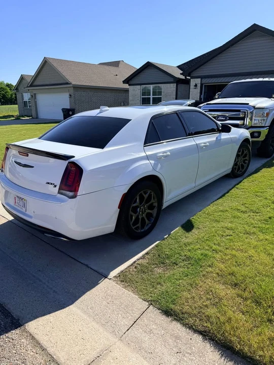 2016 Chrysler 300 (2005-2023) - Image 5 of 8