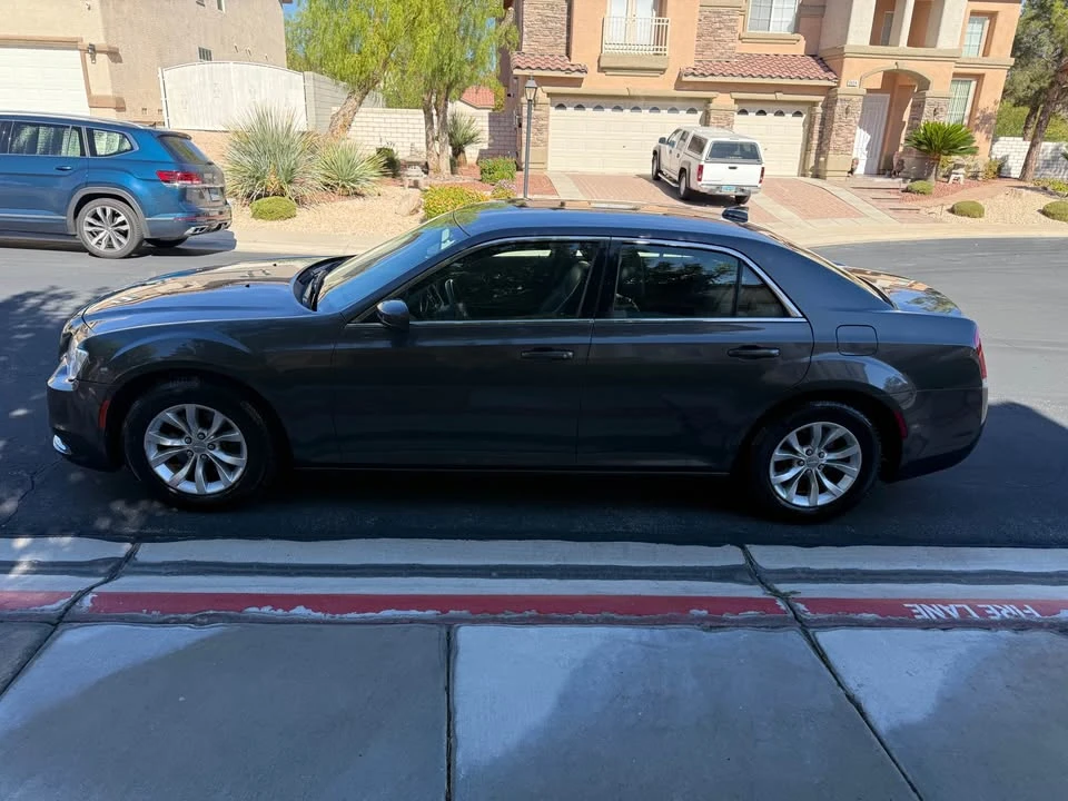 2016 Chrysler 300 (2005-2023) - Image 12 of 13