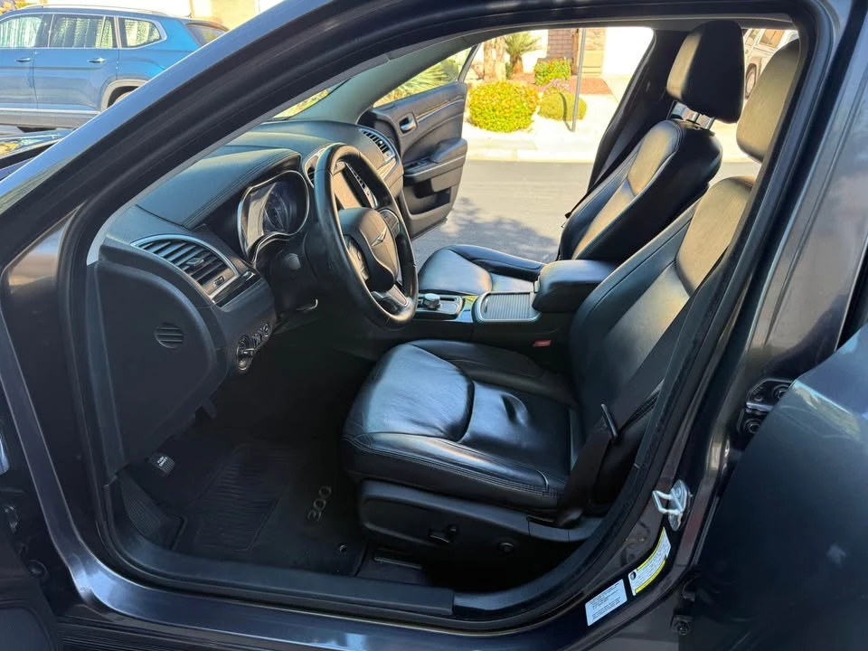 2016 Chrysler 300 (2005-2023) - Image 4 of 13