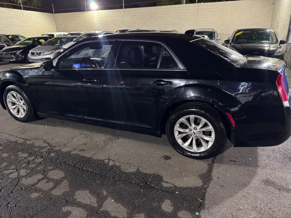 2016 Chrysler 300 (2005-2023) - Image 4 of 8