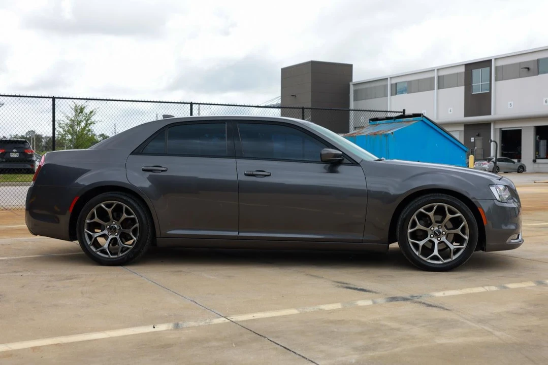 2016 Chrysler 300 (2005-2023) - Image 13 of 21