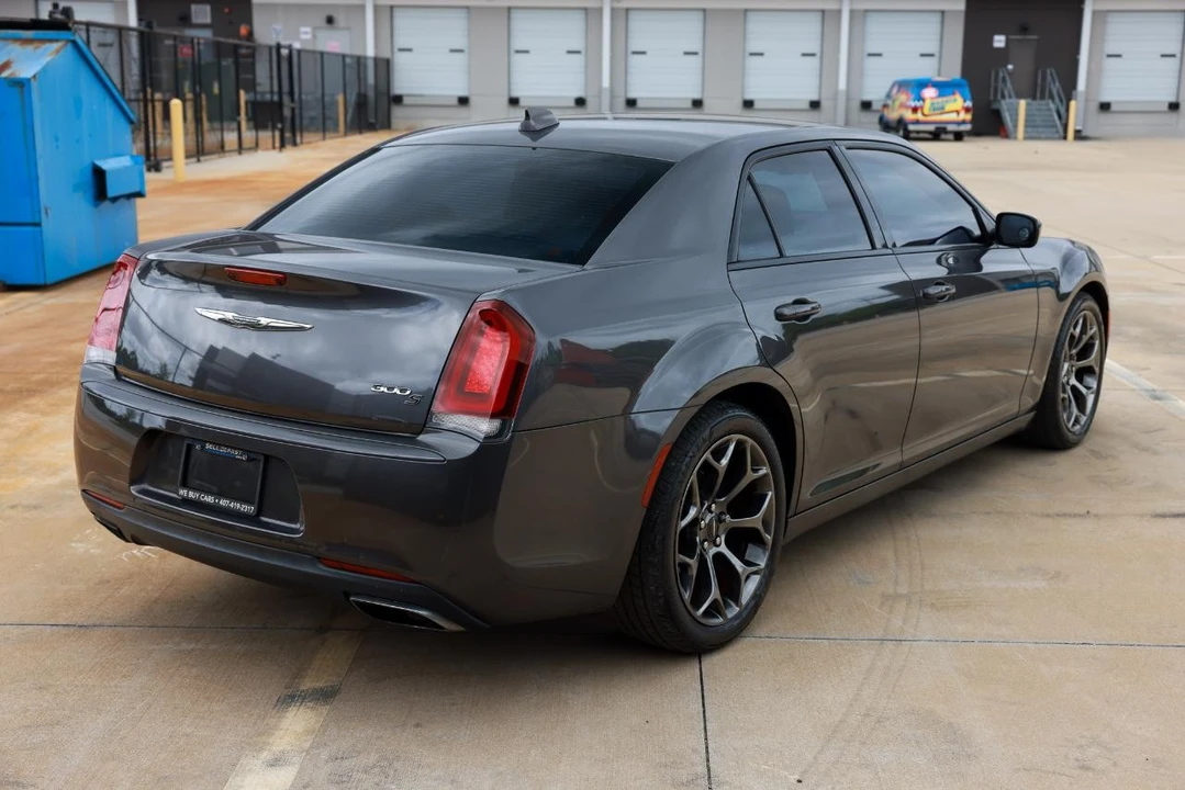 2016 Chrysler 300 (2005-2023) - Image 11 of 21
