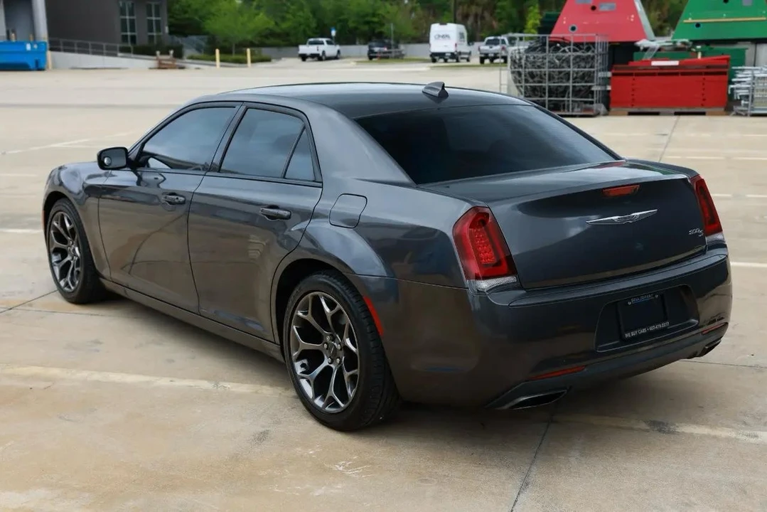 2016 Chrysler 300 (2005-2023) - Image 5 of 21