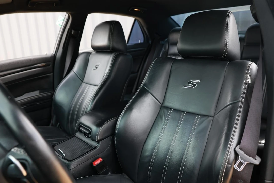2016 Chrysler 300 (2005-2023) - Image 6 of 21