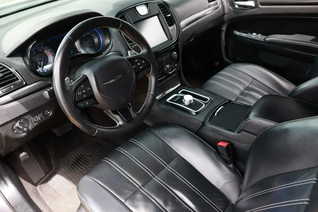 2016 Chrysler 300 (2005-2023) - Image 4 of 21