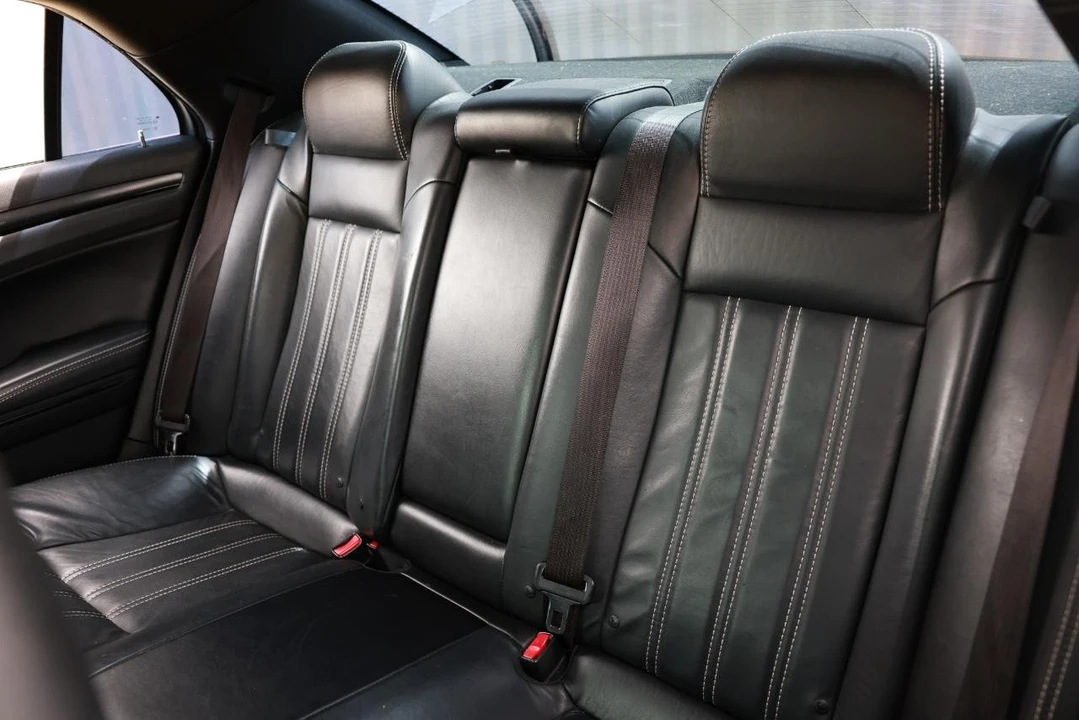 2016 Chrysler 300 (2005-2023) - Image 8 of 21