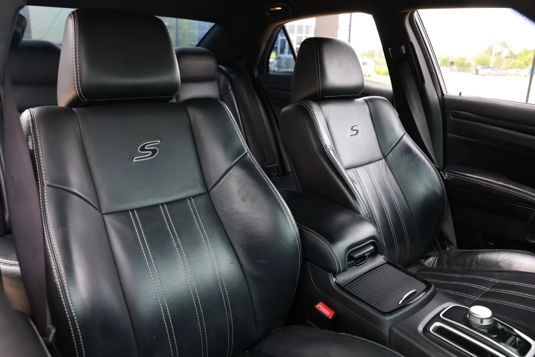 2016 Chrysler 300 (2005-2023) - Image 16 of 21