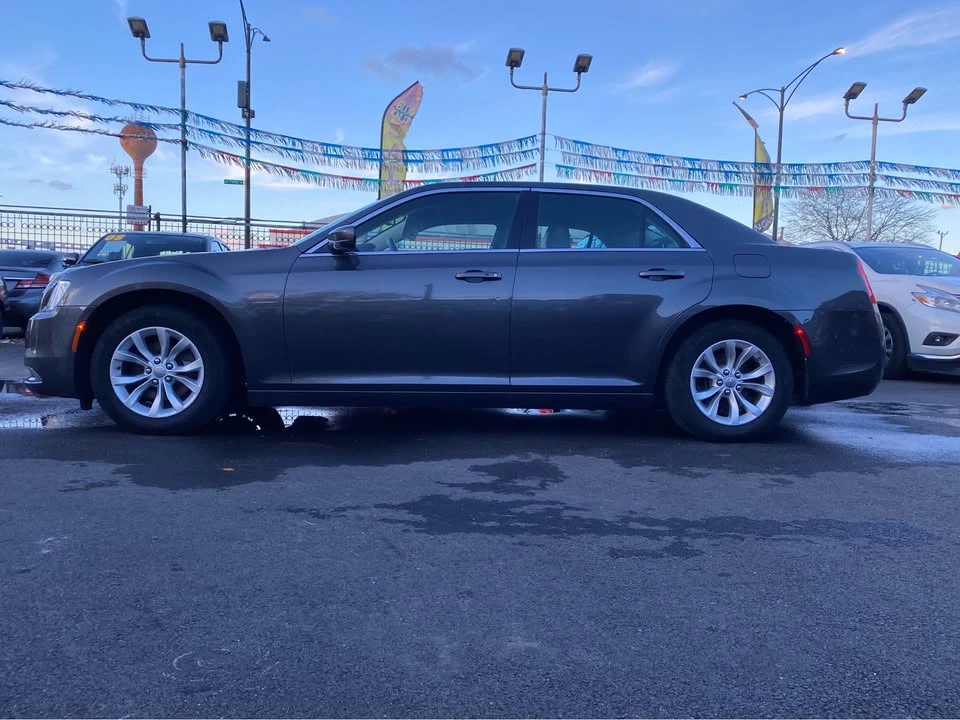 2016 Chrysler 300 (2005-2023) - Image 3 of 10