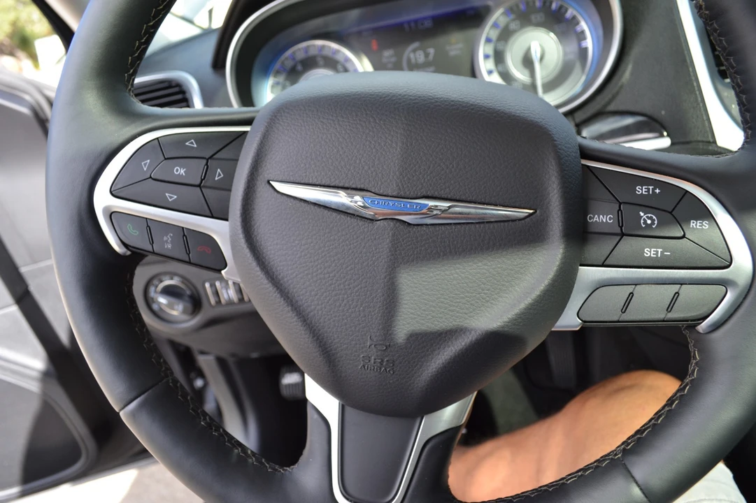 2016 Chrysler 300 (2005-2023) - Image 12 of 15
