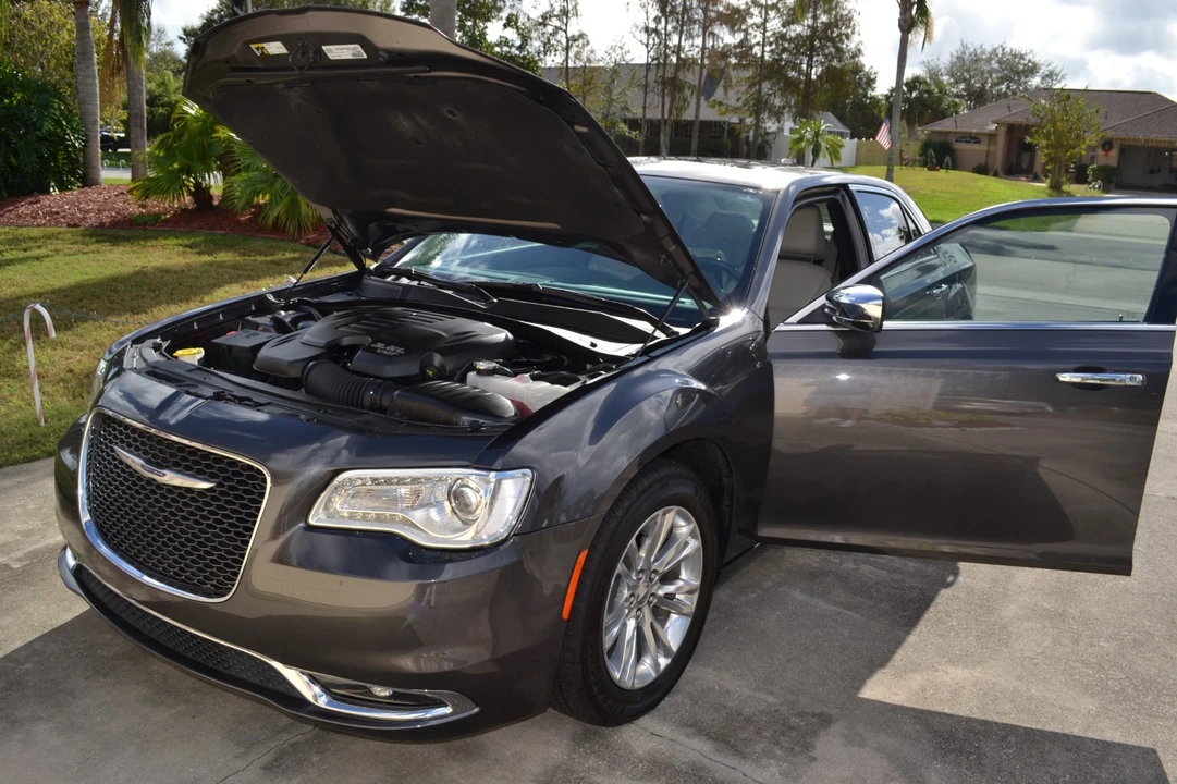 2016 Chrysler 300 (2005-2023) - Image 10 of 15